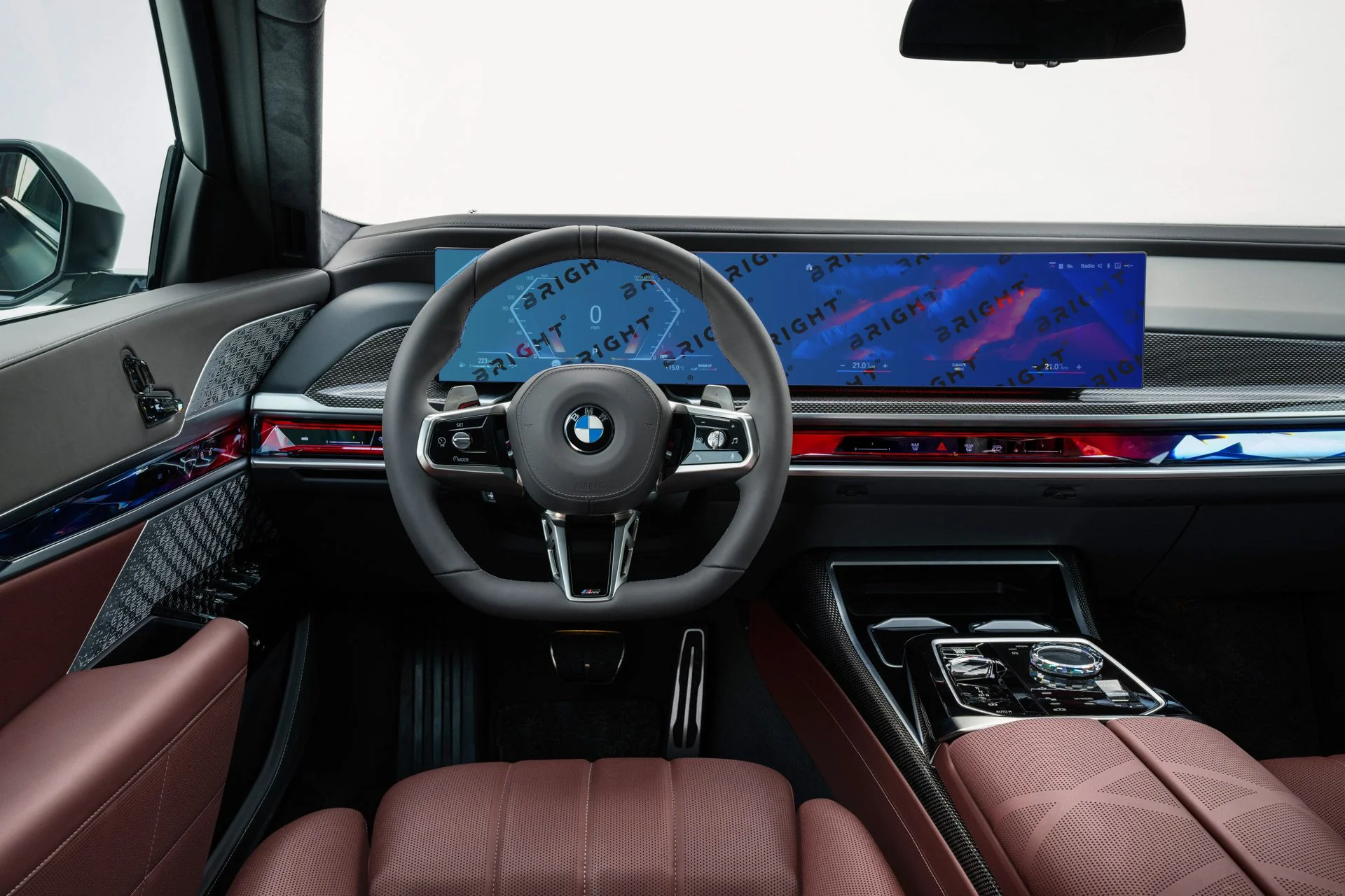 bmw-7-2022-30-1-panel-pryladiv