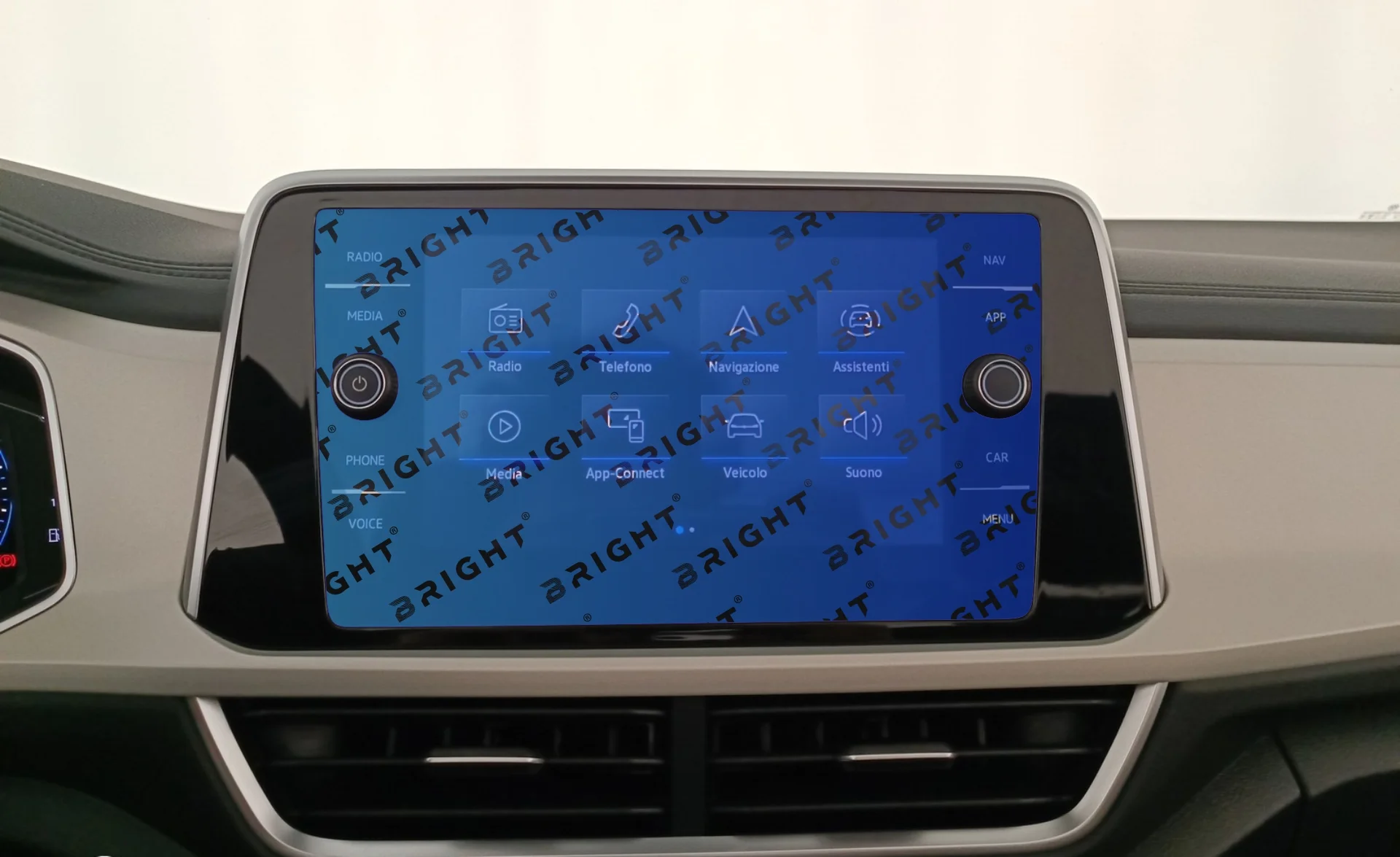 volkswagen-t-roc-2021-10-9-multymedia